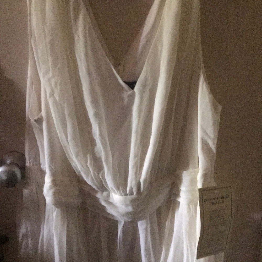 Off white semi formal dress NWT..size 28.. but runs small will fit 24-26 IMO..